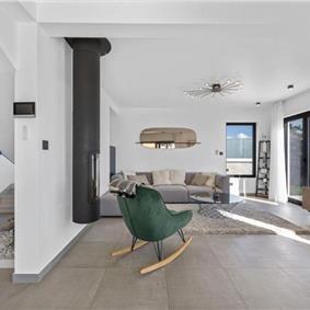 4-Bedroom Villa with heated pool and sea view, near Podstrana, sleeps 8